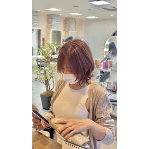 20代30代短めハッシュカット艶感カラー