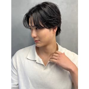 抜け感と動きを活かしたスパイラルセンターパート