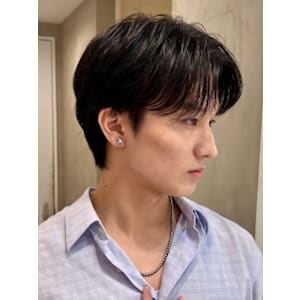 抜け感と動きを活かしたスパイラルセンターパート