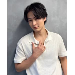 抜け感と動きを活かしたスパイラルセンターパート