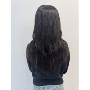 派手すぎない自然かわいいロングスタイル♪