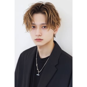 ブリーチ ハイトーン センターパート ツイストパーマ 束感