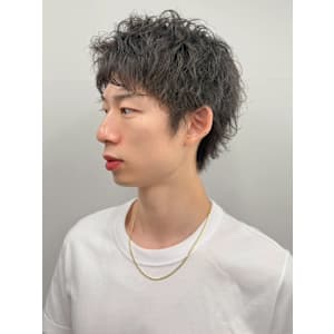 ツイストスパイラルパーマ 束感 センターパート 癖毛風パーマ