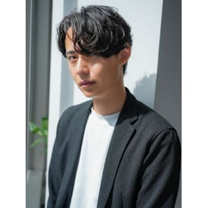 スパイラルパーマ ツーブロック 眉毛カット センターパート