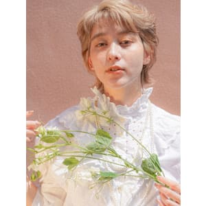 ハイトーン/ベージュカラー/ショートカット