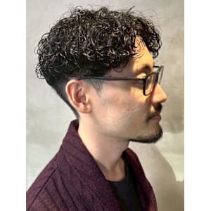 ハードパーマ アップバング ツーブロック ショート 黒髪