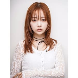 ベージュカラー ハイトーンレイヤー 顔周りカット 20代