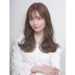 グレージュカラー セミロング ゆる巻き 顔周りカット