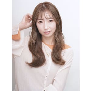 ミルクティーアッシュ くすみカラー 透明感 ゆる巻きロング