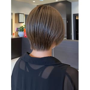 美しいフォルムの丸みショート