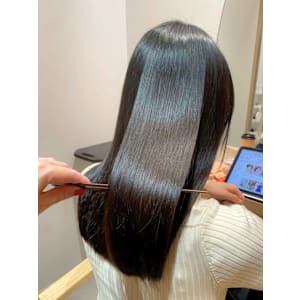 ヘアメディカルサロン大阪梅田 完全個室・髪質改善×スタイル