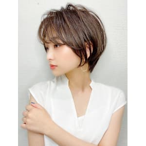 30代40代に人気の大人かわいい前髪ありのくびれショート