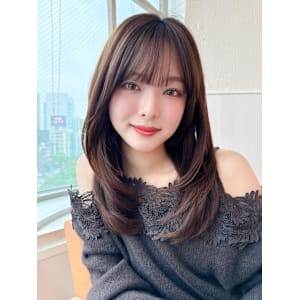 暗髪でも出せるこなれ感フェイスレイヤー×ナチュラルセミロング