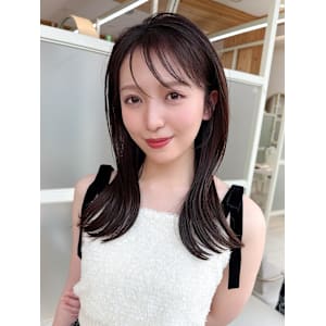 暗髪でも出せるこなれ感フェイスレイヤー×ナチュラルセミロング