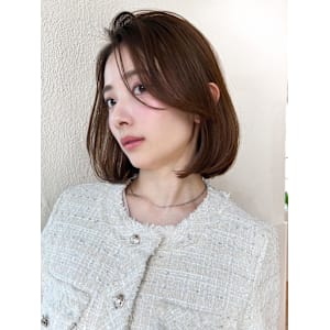 20代30代に人気！後れ毛がかわいい暗髪の韓国風くびれヘア