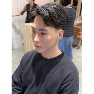 【メンズセンターパート×テーパーフェード】