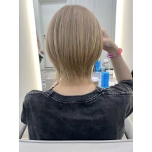 【ミルクティー】ショートウルフ ブリーチ