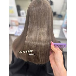 オリーブベージュ/柔らかカラー/髪質改善