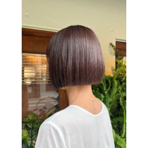 くせ毛・広がりも抑える、パープル艶ボブ