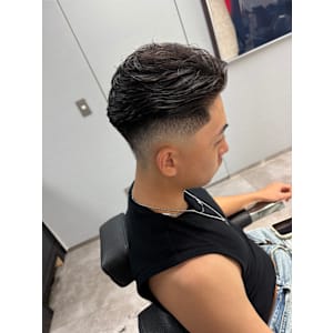 バーバーナチュラルアイロンパーマミドルフェード/渋谷