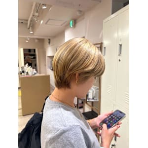 秋におすすめ！抜け感ハイトーンショート/ローライト