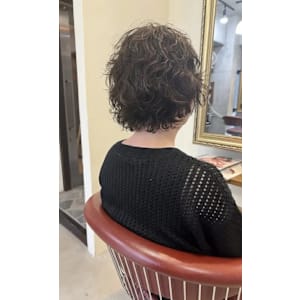 トリエ エマルジョン 10を3プッシュ使用。  根元からハー - Lourdes hair design【ルルドヘアーデザイン】掲載中