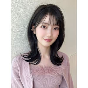 暗髪でも出せるこなれ感！フェイスレイヤー×くびれヘア