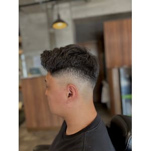 スキンフェード - @110 BARBER SHOP CONTINENTAL【ワンワンオー バーバー ショップ コンチネンタル】掲載中