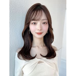 暗髪でも出せるこなれ感フェイスレイヤー×ナチュラルセミロング