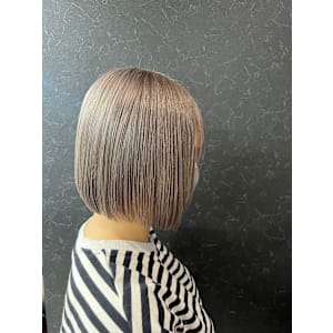 ☆ブリーチカラーシルバーグレージュ×ぷつっとボブ