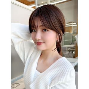 30代40代の明るい白髪染めで垢抜ける結べるレイヤーボブ