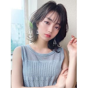 2wayバングで小顔に見えるフェイスレイヤーで作るくびれヘア