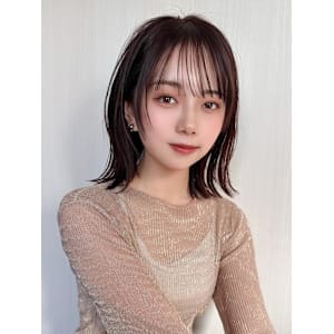 暗髪で大人可愛く！後れ毛がかわいいギリギリ結べるくびれボブ