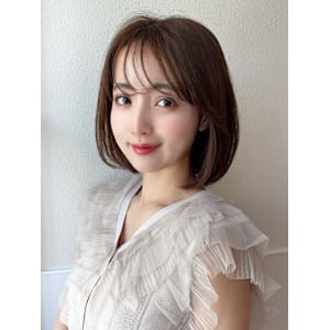 暗髪で大人可愛く！後れ毛がかわいいギリギリ結べるくびれボブ