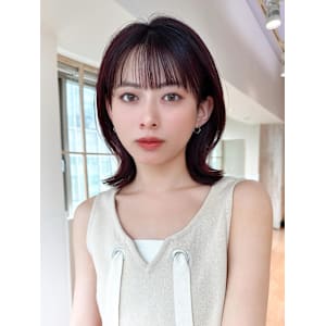 暗髪で大人可愛く！後れ毛がかわいいギリギリ結べるくびれボブ