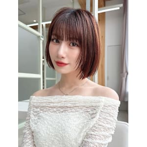 30代40代の明るい白髪染めで垢抜ける結べるレイヤーボブ