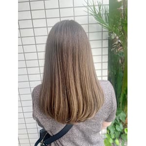 ナチュラルグラデーショングレージュカラー - 半個室型美容室 Sourire 博多店【ハンコシツガタビヨウシツスーリールハカタテン】掲載中