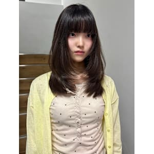 レイヤーカットミディアムレイヤーワイドバング