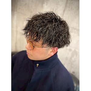 無造作×パーマショート  ウエットな質感で色気をプラス