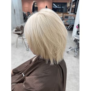 抜きっぱなしブロンド/レイヤーボブ/ホワイトカラー - nalu.【ナル】掲載中