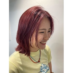 ハッシュウルフレイヤーカット暖色ボルドー癖毛 横浜