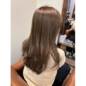 オリーブグレージュ