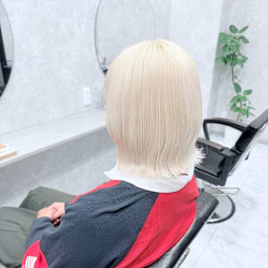 ホワイトブロンド - kamiiro ハイトーン/ブリーチ/ダブルカラー/髪質改善【カミイロ ハイトーン ブリーチ ダブルカラー カミシツカイゼン】掲載中