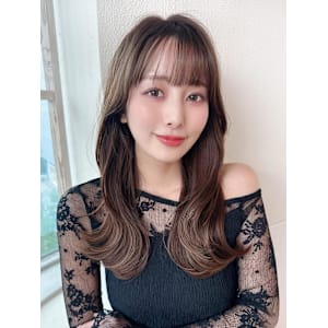 2wayバングで小顔に見えるフェイスレイヤーで作るくびれヘア