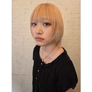 ピンクベージュ