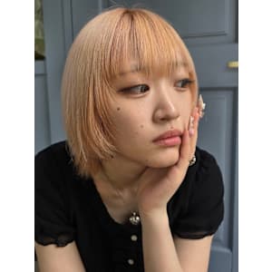 ピンクベージュ