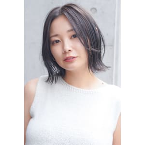 40・50代ヘア真似して深めマットベージュ × ラフなレイヤ