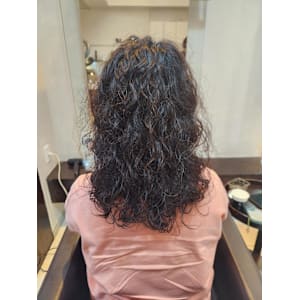 ミディアムパーマ　ナチュラルスパイラル