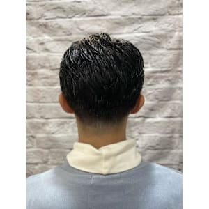 癖毛を活かした七三分けナチュラルショート - グレイスフルバーバー プラチナム【グレイスフルバーバー プラチナム】掲載中