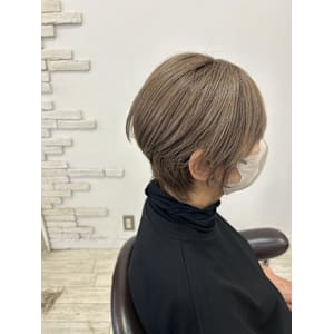 20代30代透明感暗髪アッシュブルーグレージュ丸みボブ - CREA【クレア】掲載中